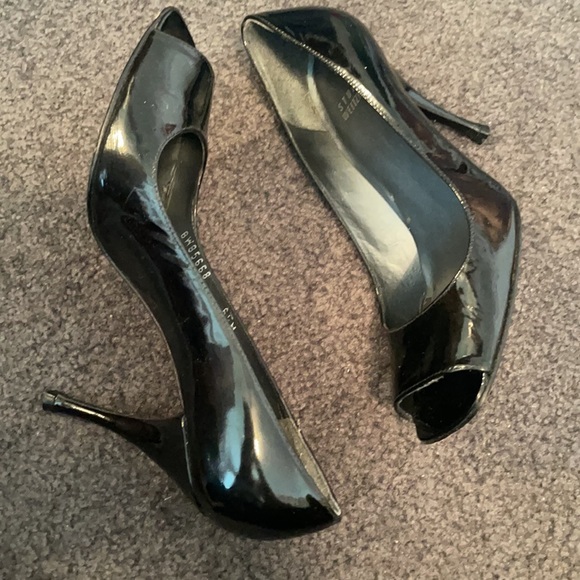Stuart Weitzman black patent leather pump size 6.5 - Picture 7 of 11